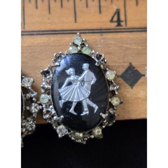 Charming 50s/ 60's square Dancing Couple Clip-On Earrings & Matching Collar Tips - Picture 4 of 11